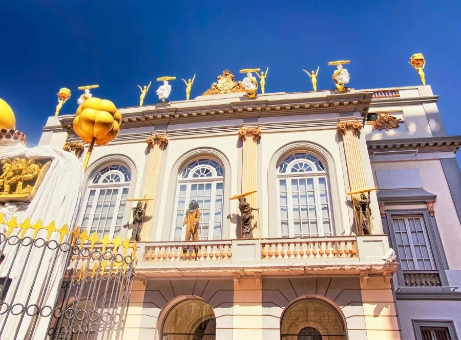museo-Dali-de barcelona a Figueres